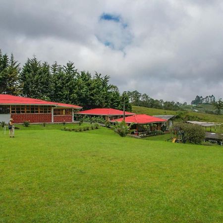 Hotel Finca La Toscana Pereira Esterno foto