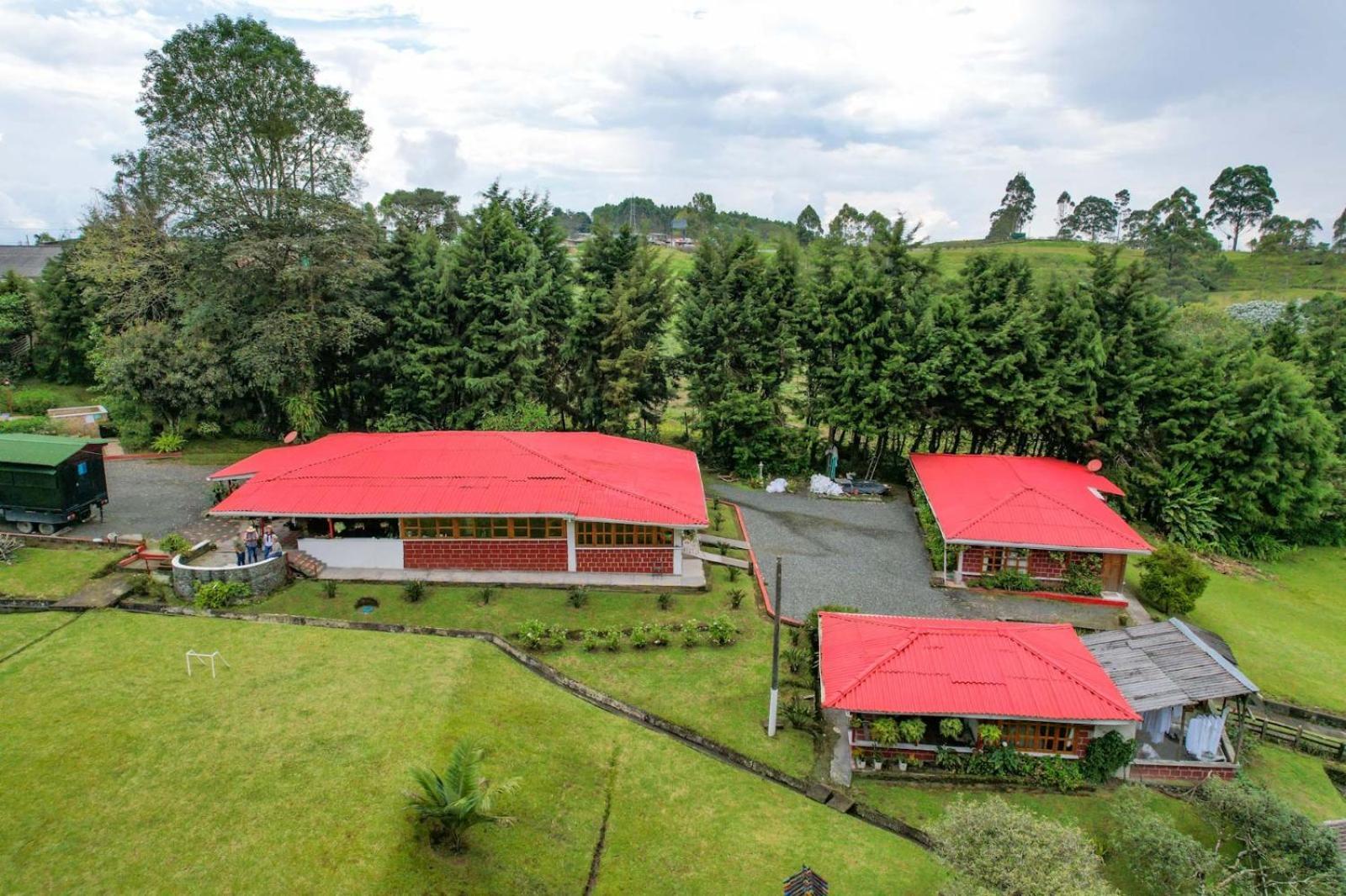 Hotel Finca La Toscana Pereira Esterno foto